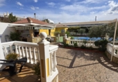 Chalet independiente con terreno en venta en la España, Jaén, ref: TR381375 foto