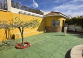 Chalet independiente con terreno en venta en la España, Jaén, ref: TR381375 foto