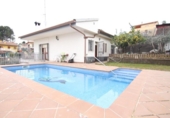 Xalet independent amb terreny en venda a la España, Abrera, ref.: TR280704 foto