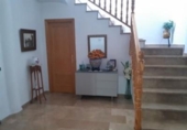 Отдельно стоящий дом с участком на продажу в городе Monóvar Фото