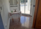 Отдельно стоящий дом с участком на продажу в городе Monóvar Фото