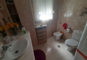 Отдельно стоящий дом с участком на продажу в городе Monóvar Фото