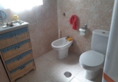 Отдельно стоящий дом с участком на продажу в городе Monóvar Фото