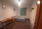 Отдельно стоящий дом с участком на продажу в городе Monóvar Фото