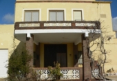 Отдельно стоящий дом с участком на продажу в городе Альманса Фото