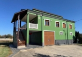 Отдельно стоящий дом с участком на продажу в городе Понферрада Фото