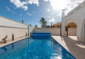 Chalet independiente con terreno en venta en la España, Torrevieja, ref: TR384708 foto