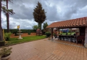 Chalet independiente con terreno en venta en la España, Valverde de la Virgen, ref: TR281864 foto