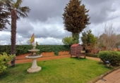 Chalet independiente con terreno en venta en la España, Valverde de la Virgen, ref: TR281864 foto