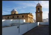 Отдельно стоящий дом с участком на продажу в городе Chiclana de la Frontera Фото