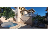 Chalet independiente con terreno en venta en la España, Orihuela, ref: TR241313 foto