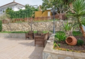 Отдельно стоящий дом с участком на продажу в городе Calafell Фото