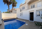 Chalet independiente con terreno en venta en la España, Torrevieja, ref: TR372674 foto
