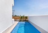 Отдельно стоящий дом с участком на продажу в городе Los Alcázares Фото
