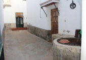 Отдельно стоящий дом с участком на продажу в городе Solana de los Barros Фото