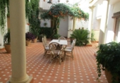 Отдельно стоящий дом с участком на продажу в городе Альманса Фото
