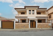 Отдельно стоящий дом с участком на продажу в городе Padul Фото
