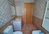 Отдельно стоящий дом с участком на продажу в городе Castellar del Vallès Фото