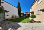 Chalet independiente con terreno en venta en la España, Zaratán, ref: TR178366 foto