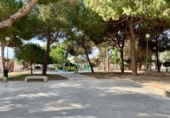 Отдельно стоящий дом с участком на продажу в городе Los Alcázares Фото