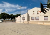 Отдельно стоящий дом с участком на продажу в городе Los Alcázares Фото