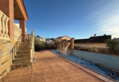 Отдельно стоящий дом с участком на продажу в городе el Vendrell Фото