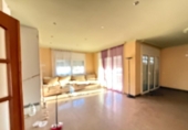 Отдельно стоящий дом с участком на продажу в городе el Vendrell Фото
