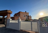 Отдельно стоящий дом с участком на продажу в городе el Vendrell Фото