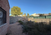 Отдельно стоящий дом с участком на продажу в городе el Vendrell Фото