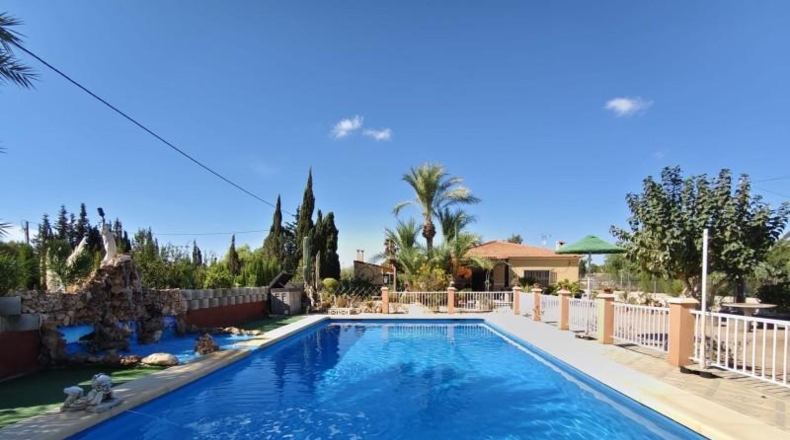 Alicante - Кревильенте - 1999m2