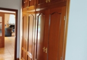 Отдельно стоящий дом с участком на продажу в городе Бадахос Фото