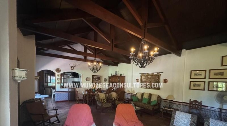 Córdoba - Lucena - 1885m2