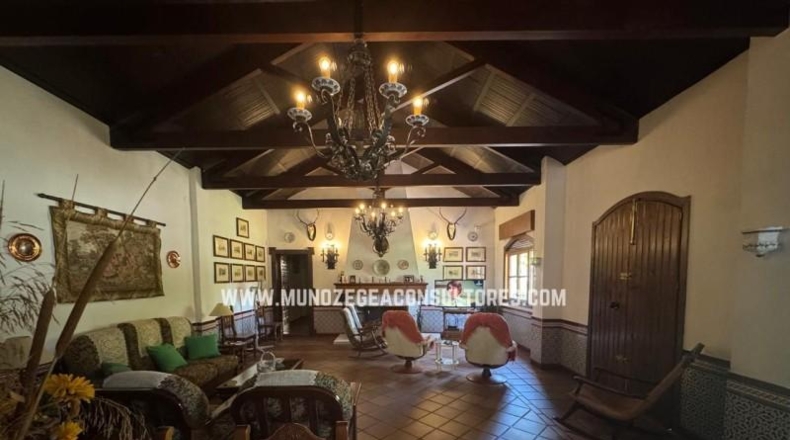 Córdoba - Lucena - 1885m2