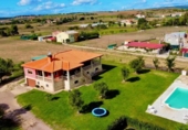 Chalet independiente con terreno en venta en la España, Ciudad Rodrigo, ref: TR243008 foto