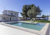 Chalet independiente con terreno en venta en la España, La Pobla de Vallbona, ref: TR377239 foto