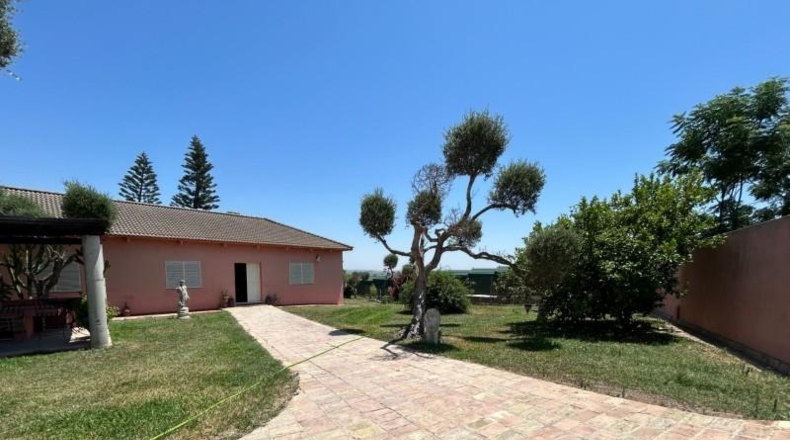 Sevilla - Coria del Río - 2700m2