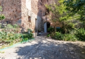 Загородный дом с участком на продажу в городе Castellar del Vallès Фото