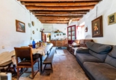 Загородный дом с участком на продажу в городе Castellar del Vallès Фото