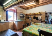 Загородный дом с участком на продажу в городе Castellar del Vallès Фото