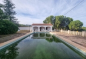 Chalet independiente con terreno en venta en la España, Ontinyent, ref: TR348155 foto
