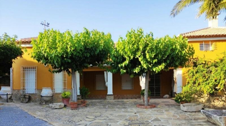 Córdoba - Baena - 2114m2