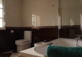 Отдельно стоящий дом с участком на продажу в городе Padul Фото