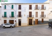 Дом с участком на продажу в городе Alhama de Granada Фото