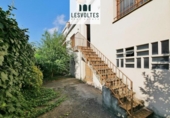 Отдельно стоящий дом с участком на продажу в городе la Bisbal d'Empordà Фото