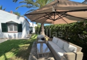 Отдельно стоящий дом с участком на продажу в городе Ciutadella de Menorca Фото