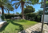 Отдельно стоящий дом с участком на продажу в городе Ciutadella de Menorca Фото