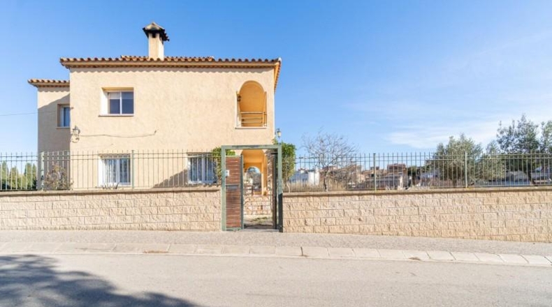 Gerona - Garriguella - 838m2