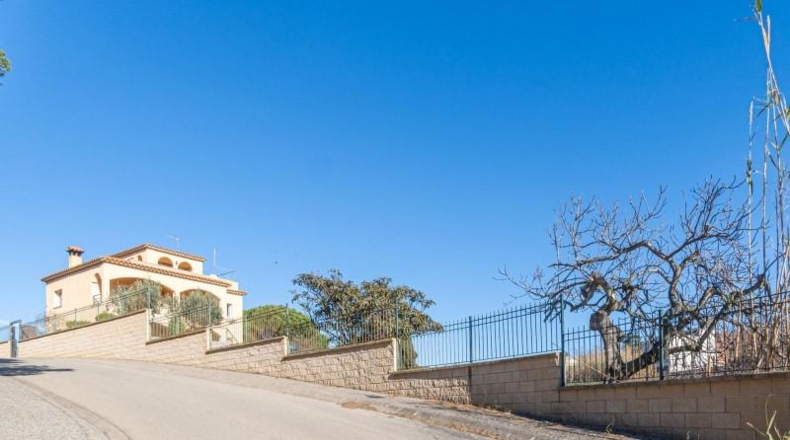 Gerona - Garriguella - 838m2