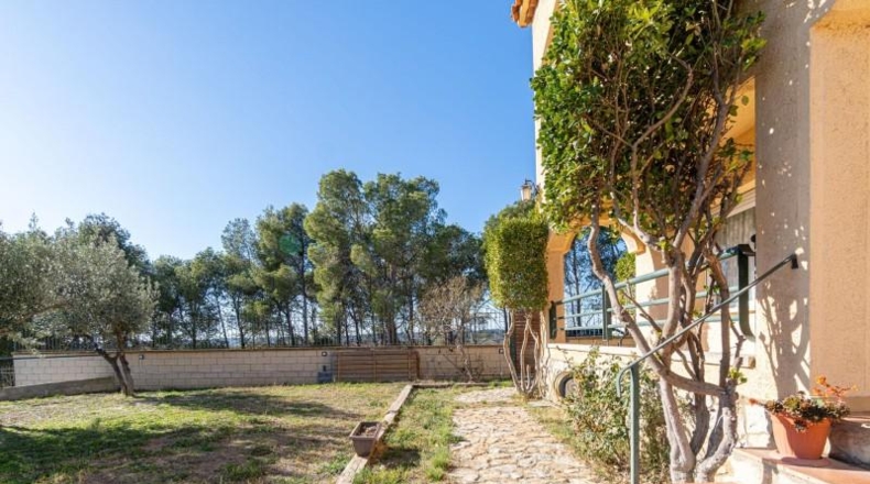 Gerona - Garriguella - 838m2