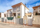 Отдельно стоящий дом с участком на продажу в городе Gandia Фото